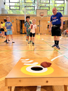 Beim Zielwurf versuchten sich die Kinder mit viel Eifer.